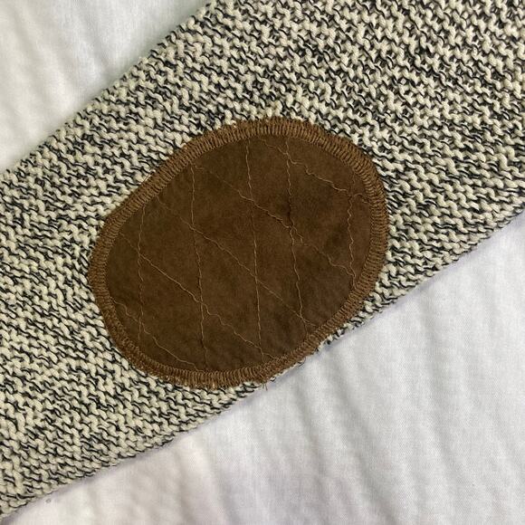 QUINN Women’s Heathered Black & White Elbow‑Patch Pullover Sweater - Picture 4 of 9